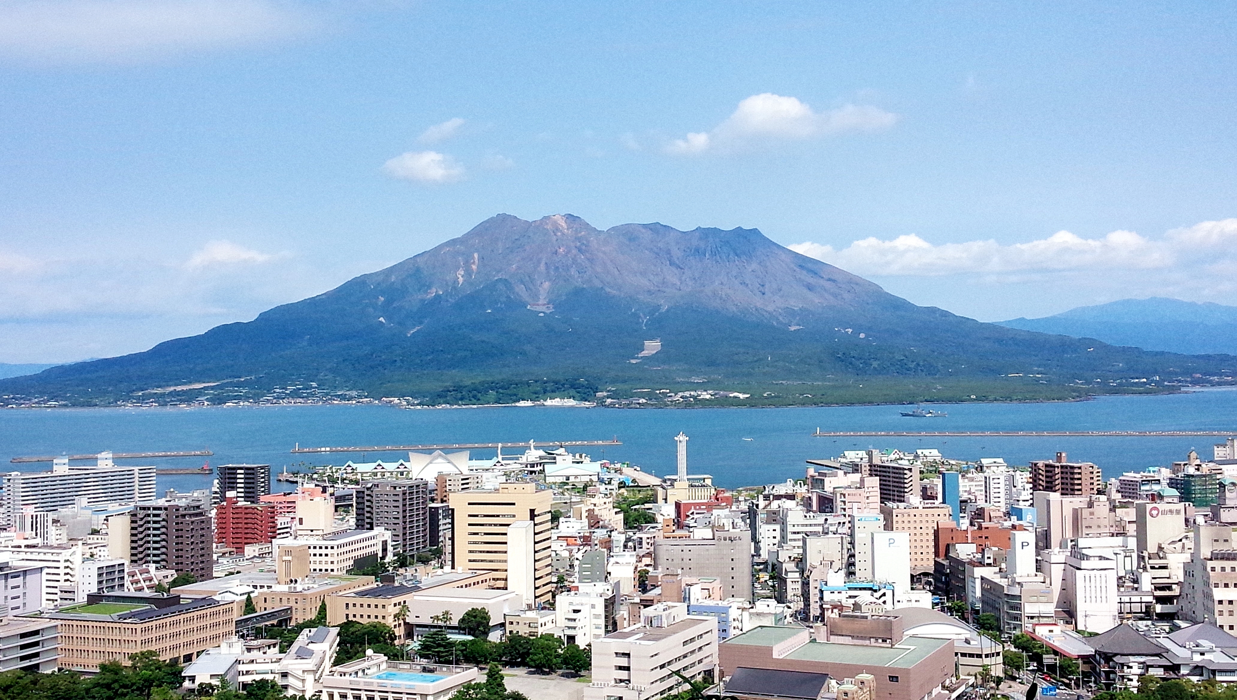 県外のコールセンターではなく、鹿児島にいる担当者が伺います。